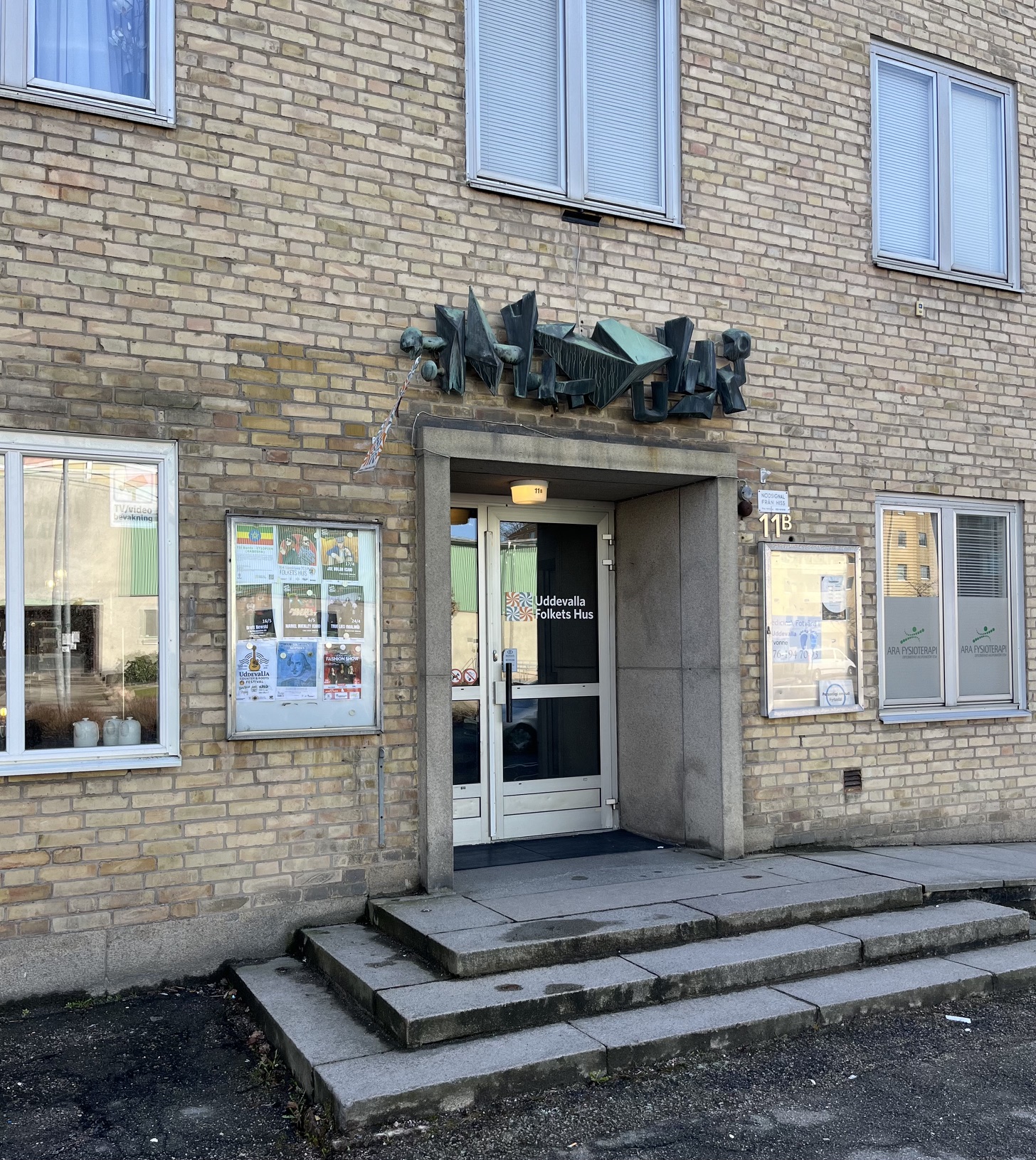 Entrén till Uddevalla Folkets Hus, Göteborgsvägen 11B